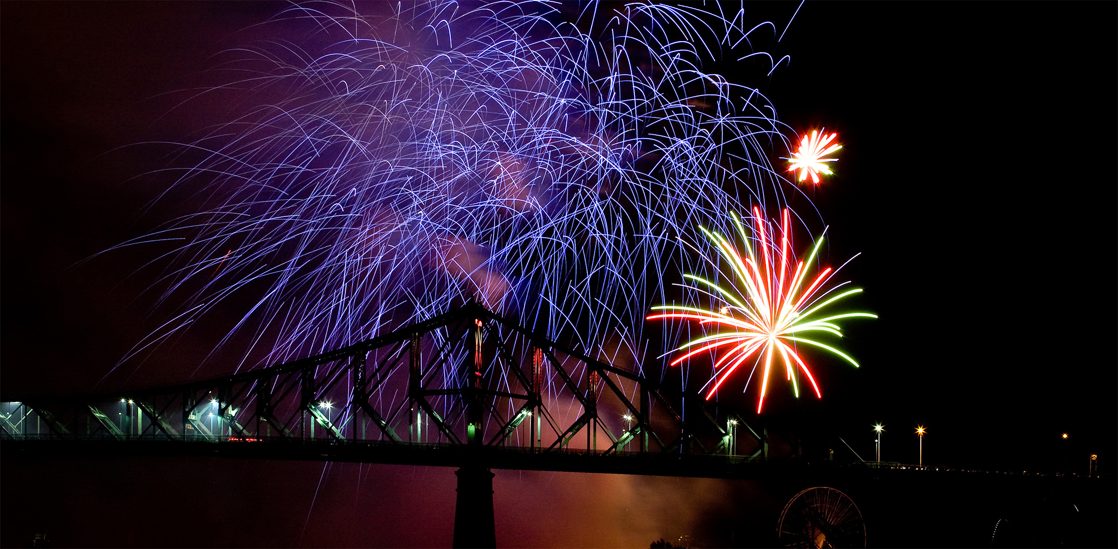 Royal Pyrotechnie - Concepteurs et distributeurs de feux d'artifice