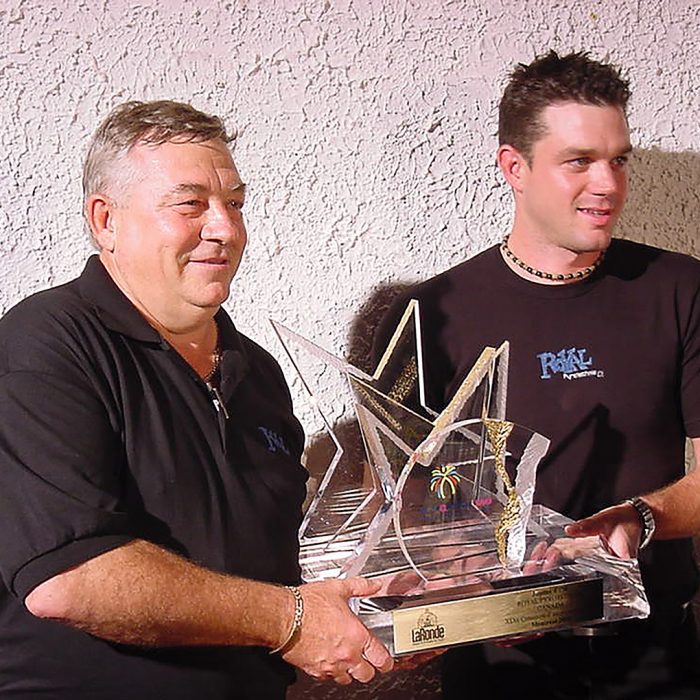 Remise de trophée à La Ronde 2003 - Histoire de Royal Pyrotechnie